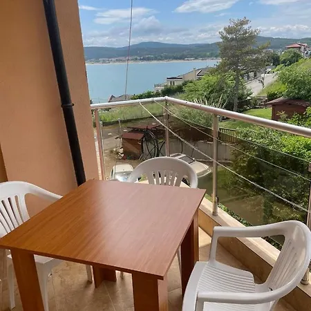 Διαμέρισμα Safo And *